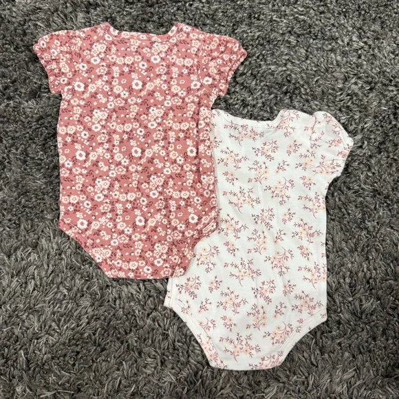Nicole Miller Baby Floral Bodysuits in Rose/Cream, Size 3-6 Months - Picture 3 of 3
